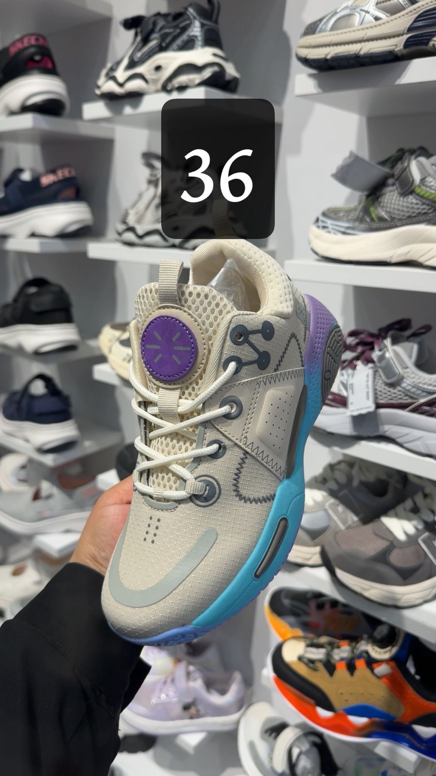 حذاء رياضي ولادي