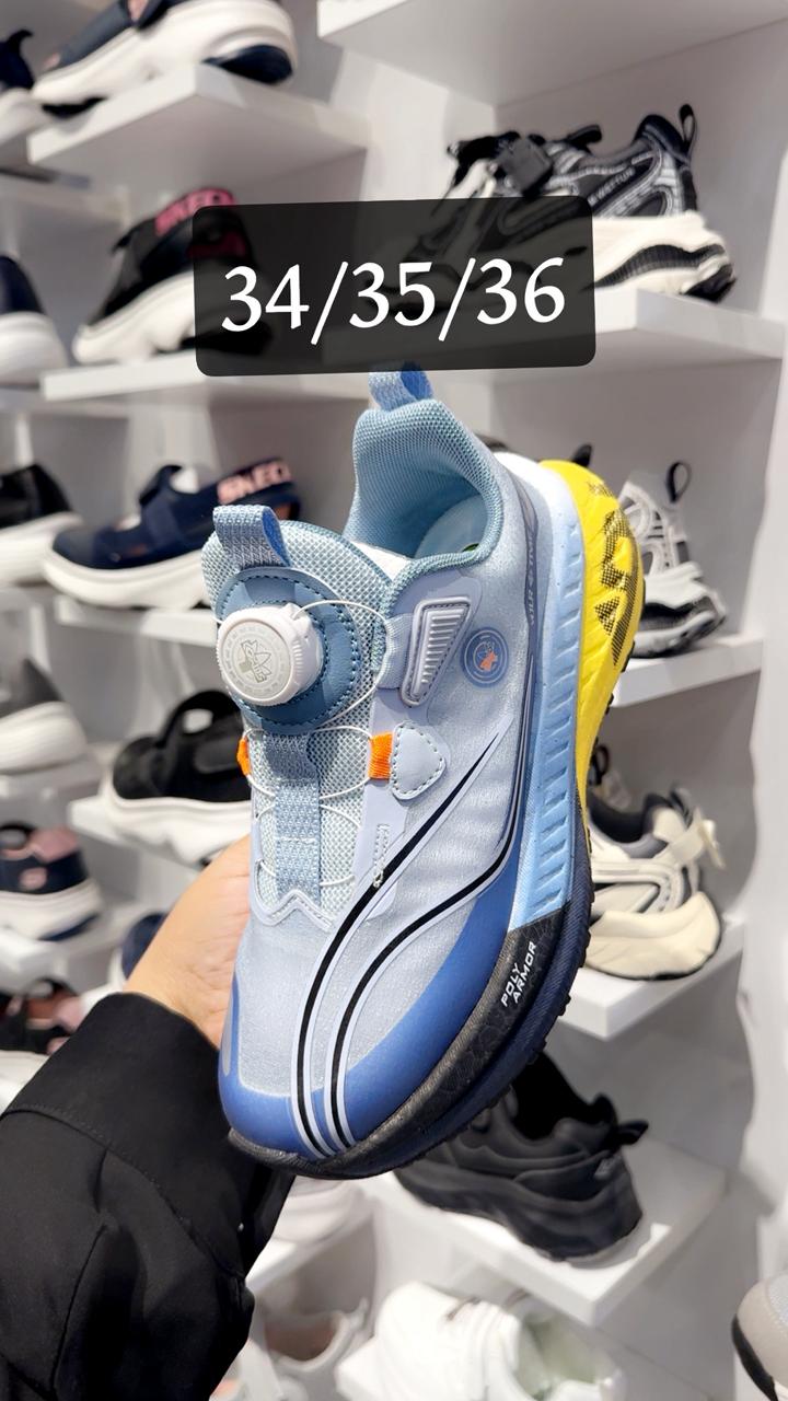 حذاء رياضي ولادي