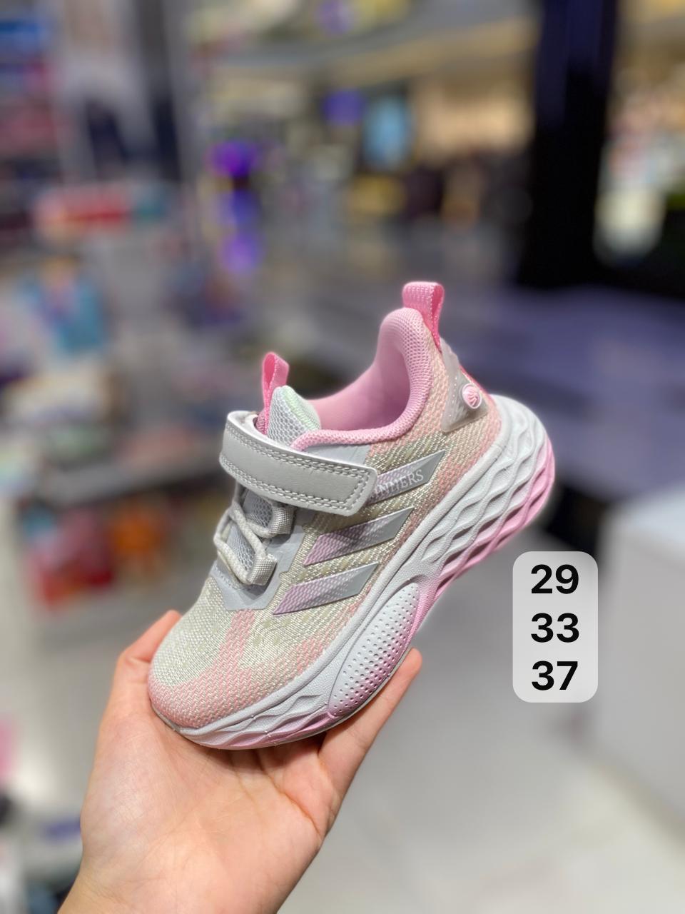 حذاء رياضي بناتي