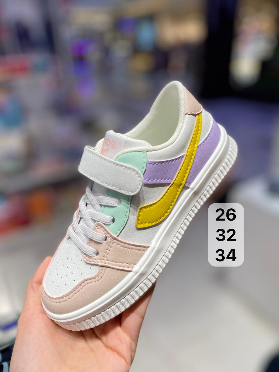 حذاء رياضي بناتي