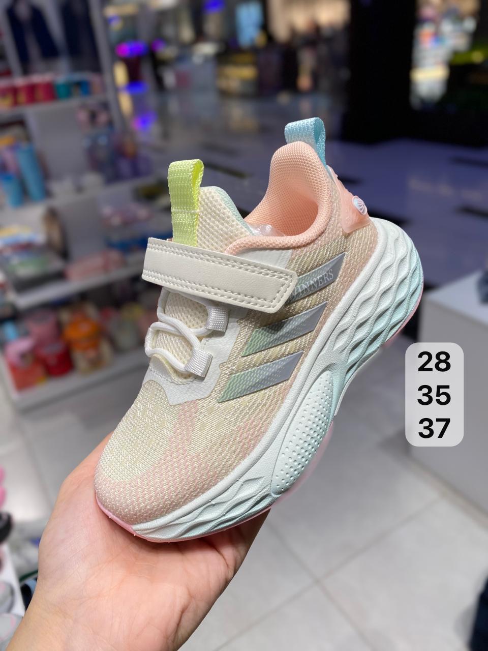 حذاء رياضي بناتي