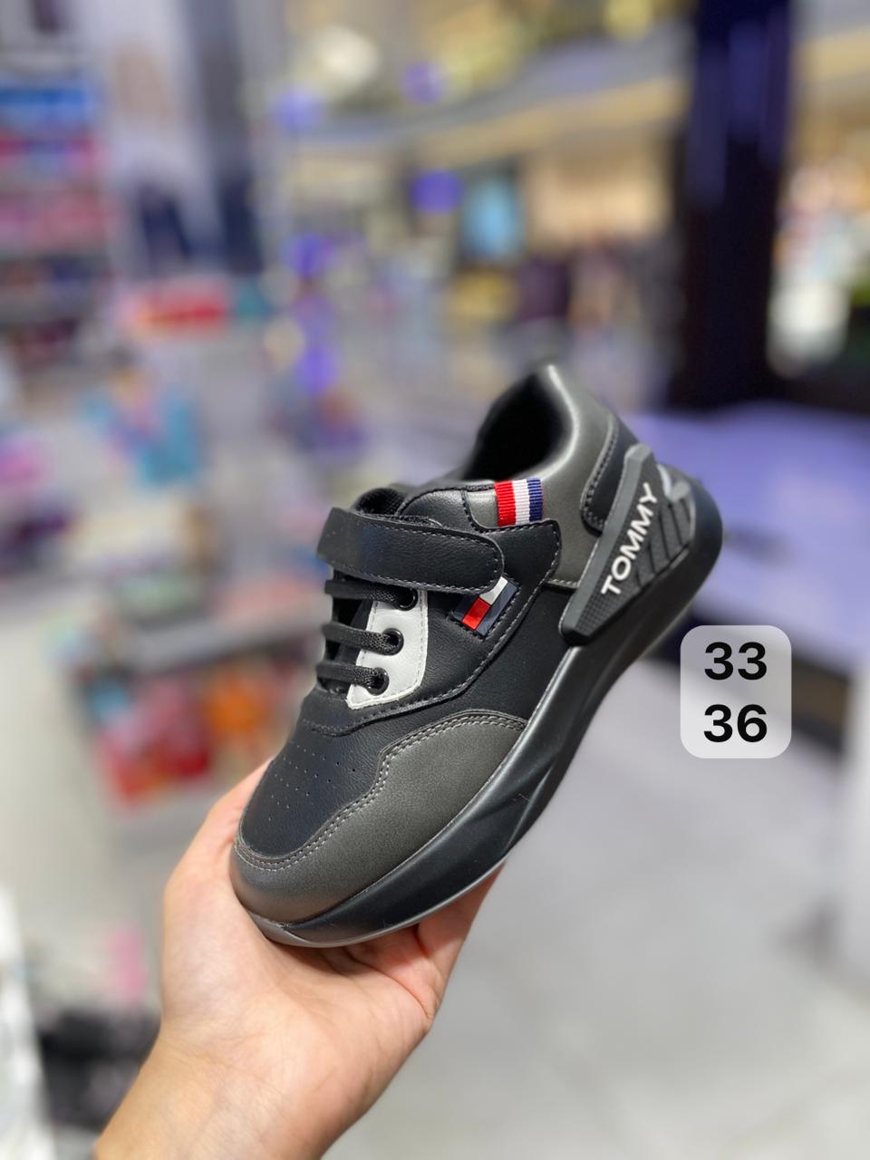 حذاء رياضي ولادي