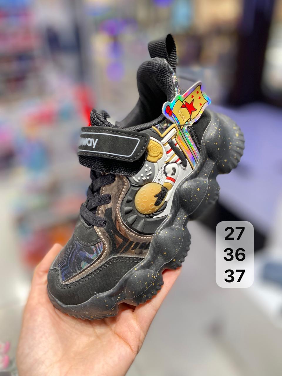 حذاء رياضي ولادي