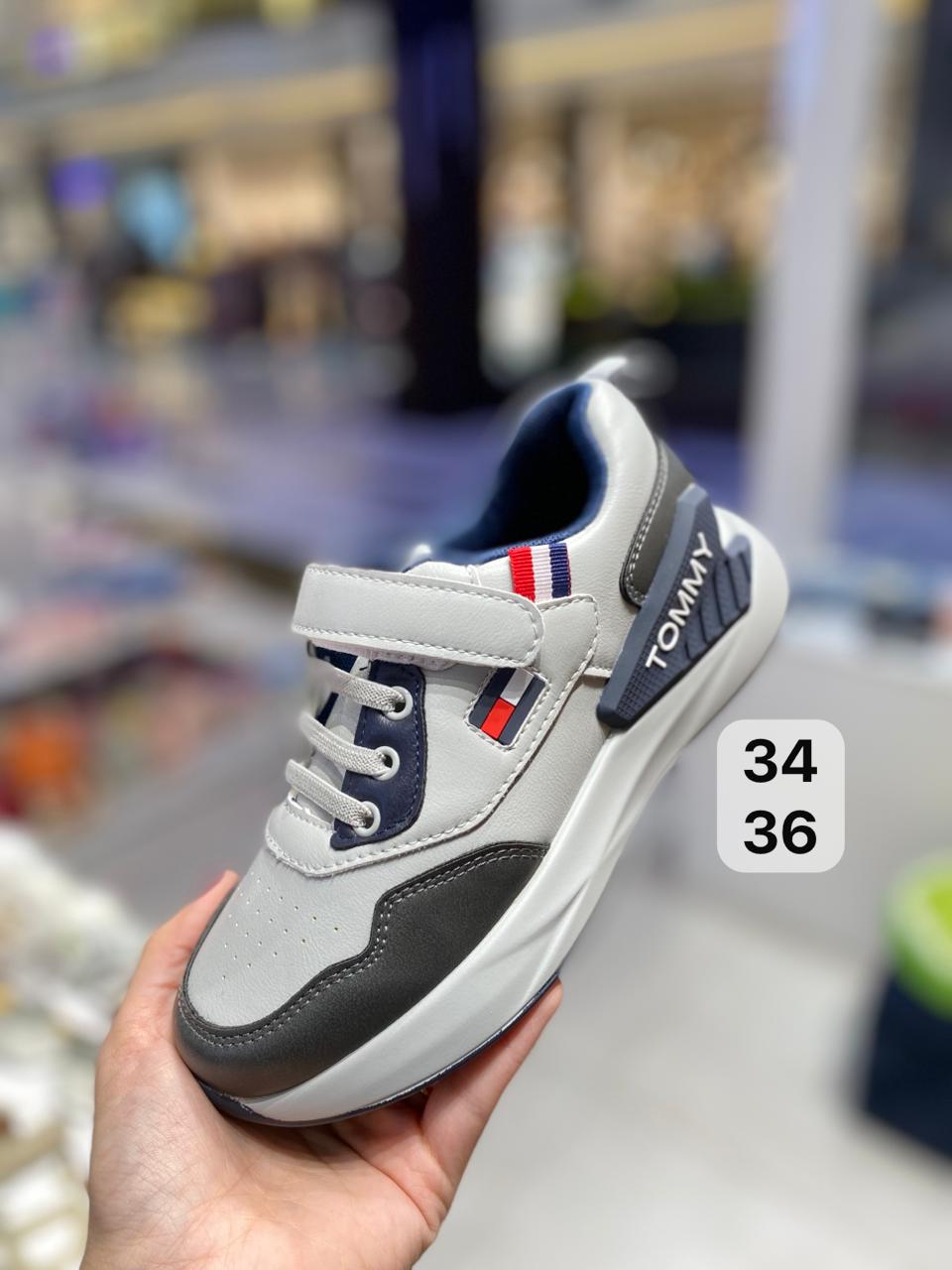 حذاء رياضي ولادي