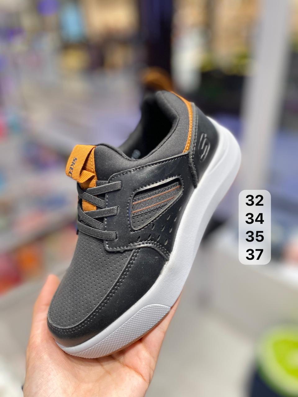 حذاء رياضي ولادي