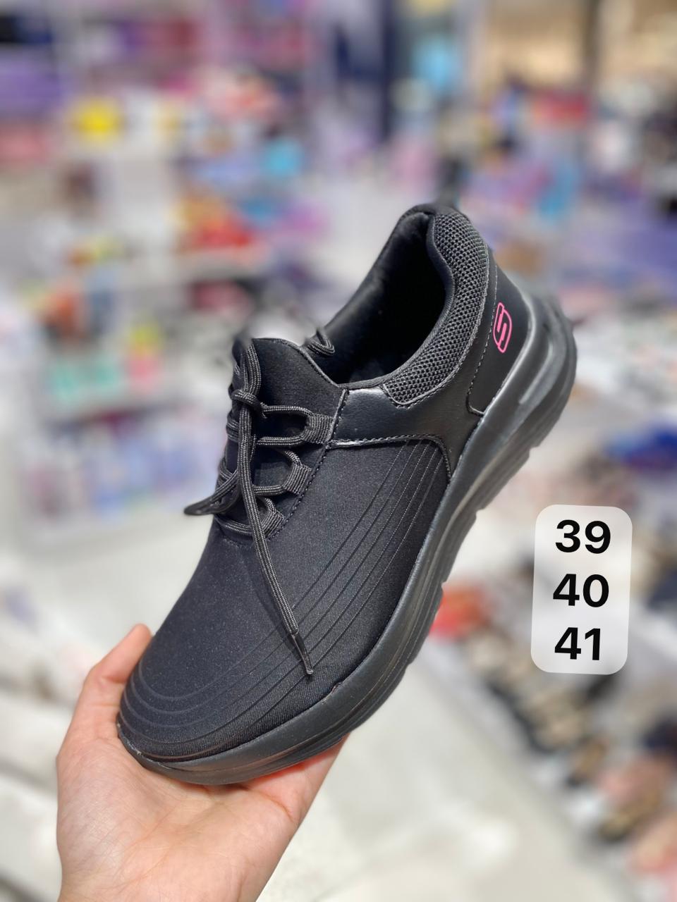 حذاء رياضي نسائي سكجرز ماستر