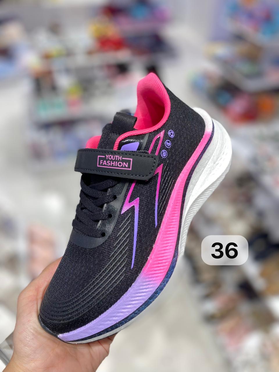 حذاء رياضي بناتي