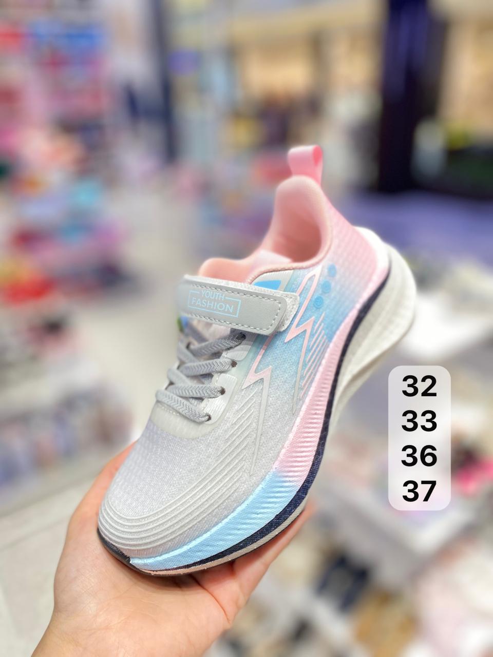 حذاء رياضي بناتي