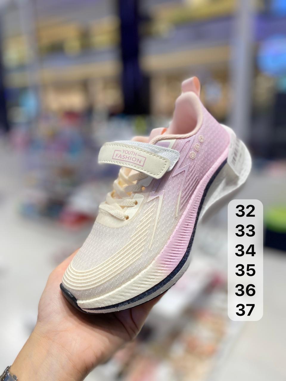 حذاء رياضي بناتي